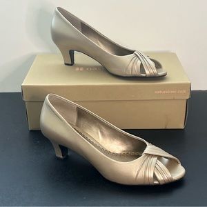 Naturalizer Karis Champagne Lea Size 6M 2 inch Heel Leather Peep Toe Shoes w/box